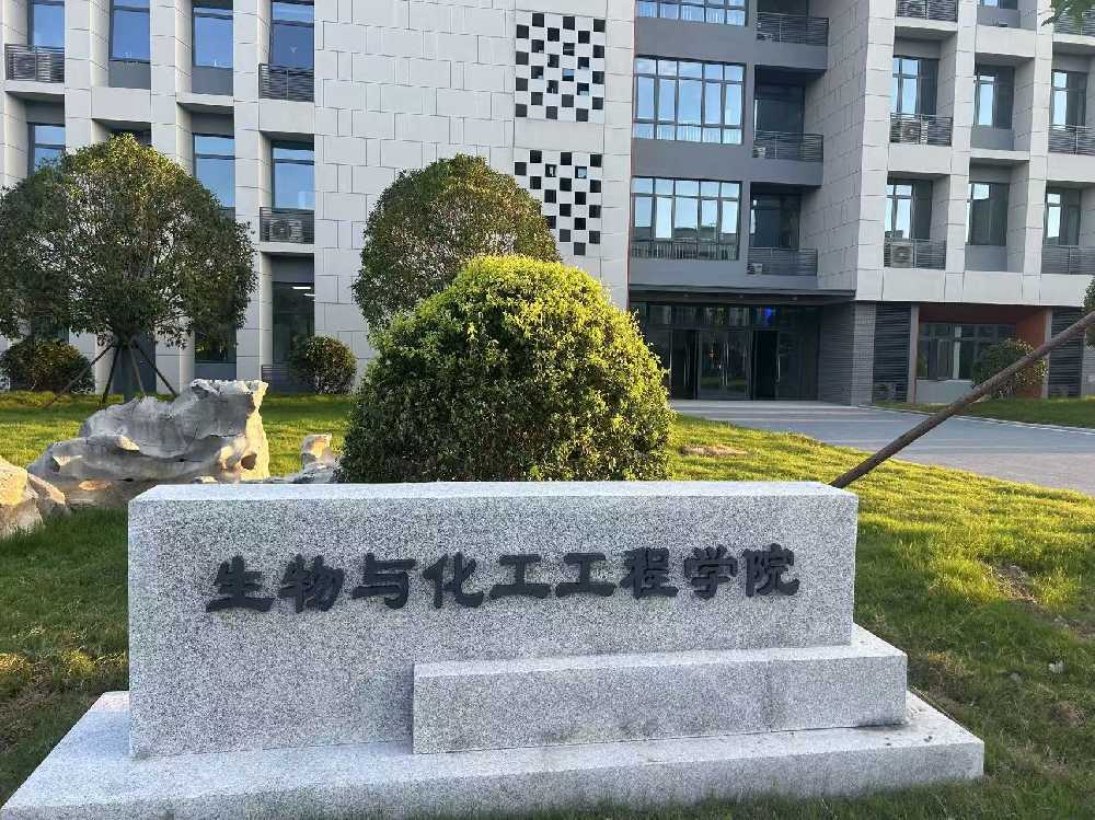 琼海市扬州职业大学体育场高杆灯项目